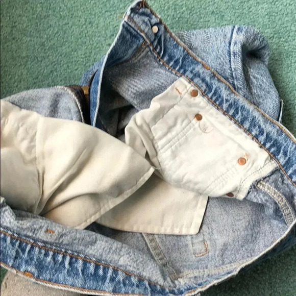 Levi’s High-Waisted Stonewashed Denim Short Size 31 - Picture 5 of 9